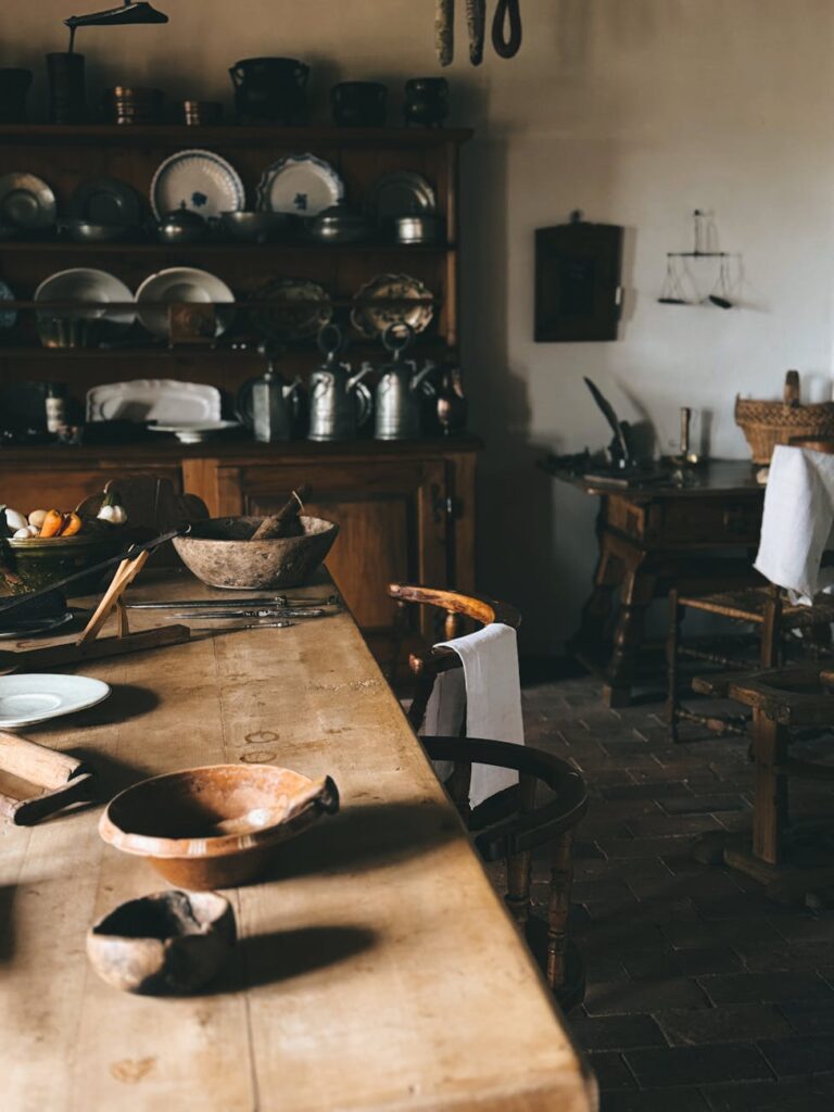 Zeer‑Sideboard aus Terrakotta: Der stromlose Küchenkühler für frische Kräuter, Obst und Brot