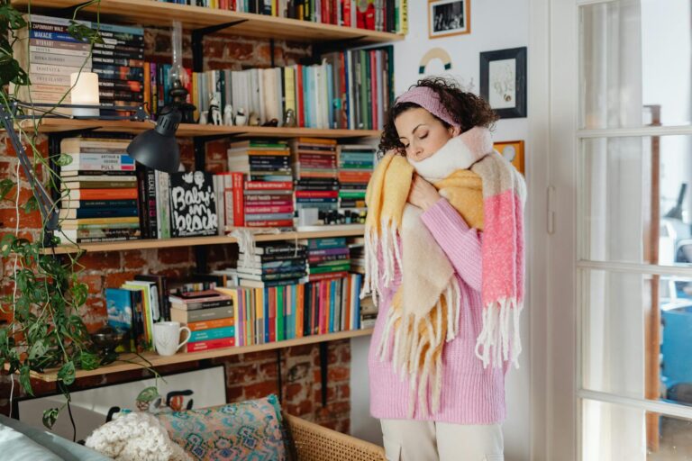 Bücherregale, die den Bass zähmen: Verstellbare Helmholtz-Module für Wohnzimmer und Homeoffice