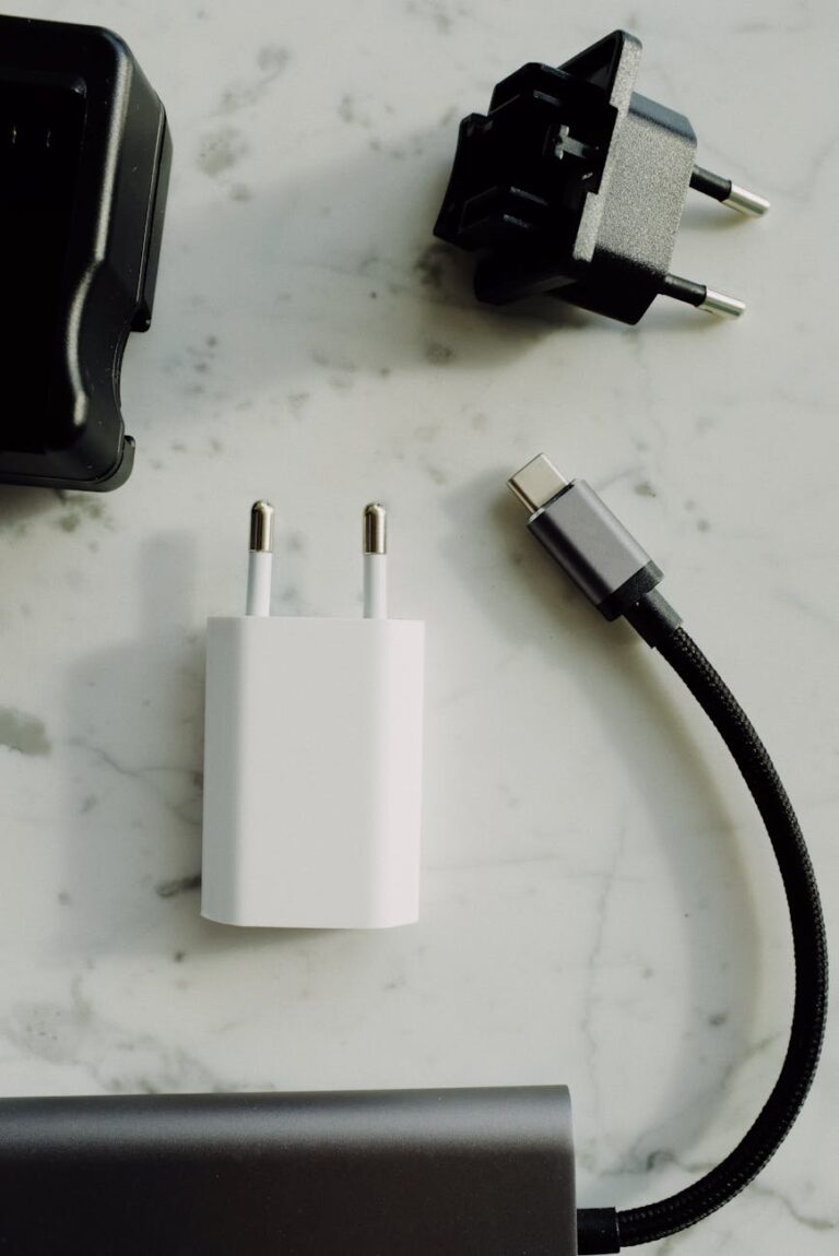 Möbel mit USB‑C-Strom: Das leise 24‑V‑DC‑Hausnetz für Küche, Büro und Tiny House