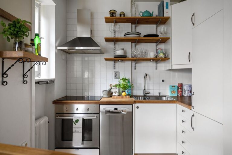Mietküche ohne Bohren aufwerten: So schaffen Sie Stauraum, Licht und Arbeitsfläche Schritt für Schritt